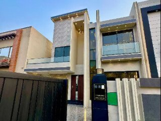 premium-10-marla-modern-house-available-in-lda-approved-bahria-orchard-central-block