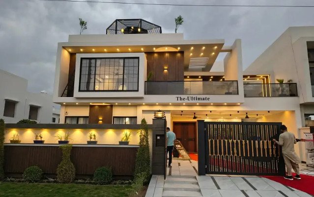 17-marla-beautiful-luxury-house-available-for-sale-in-buch-villas-multan-big-0
