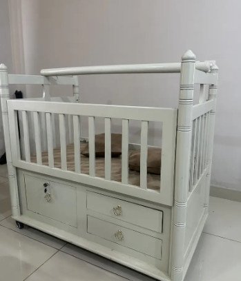 wooden-baby-cot-big-0