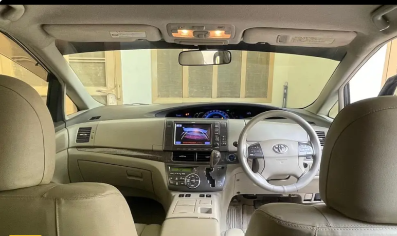 toyota-estima-hybrid-e4-g-big-0