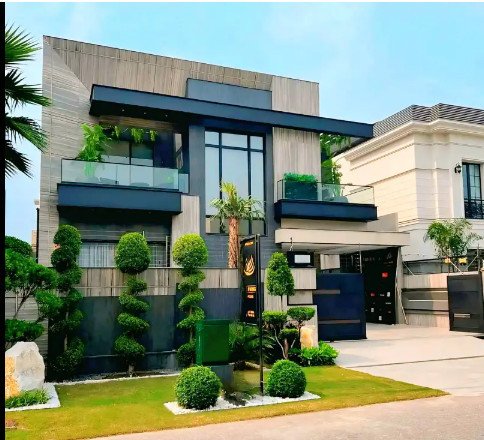 1-kanal-out-standing-top-quality-house-designers-bungalow-for-sale-in-dha-lahore-big-0